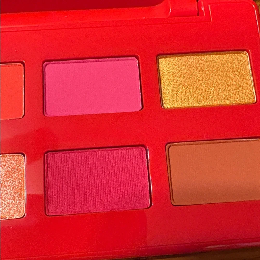 New! Artist Couture Caliente Eyeshadow Palette